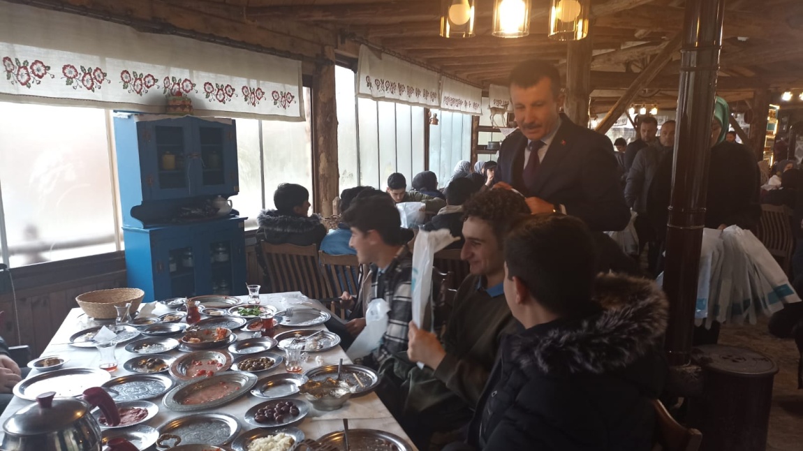Okulumuz 12. sınıf öğrencileri Altındağ Belediye Başkanımız Asım Balcı tarafından kahvaltıya kabul edildiler
