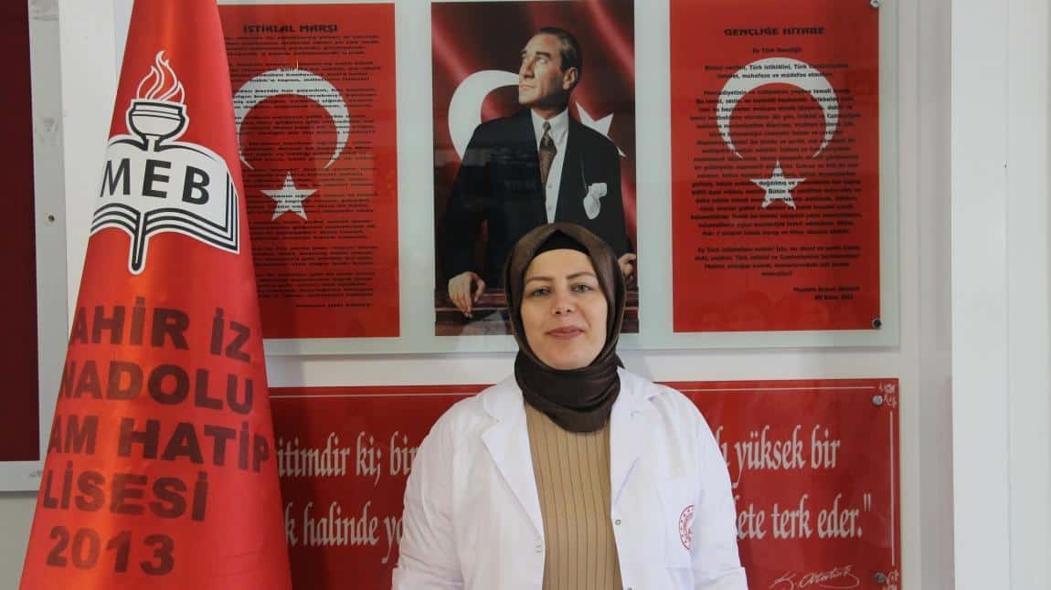 İpek Aldemir - Türkçe Öğretmeni