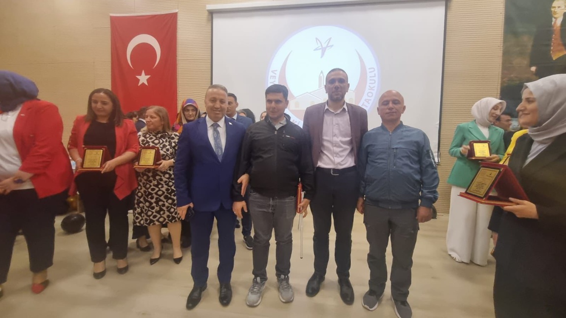 Okulumuz e-Twinning Kalite Ödülü almıştır. Çalışmayı yürüten Sosyal Bilgiler Öğretmenimiz Yusuf Dursun’ u tebrik ediyoruz.